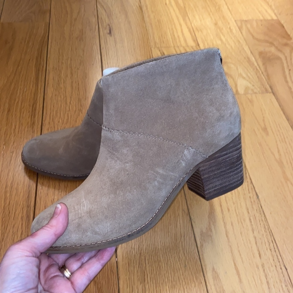 NEW without box TOMS Leila Bootie in Toffee Suede size 6- marked as sample - Picture 4 of 11